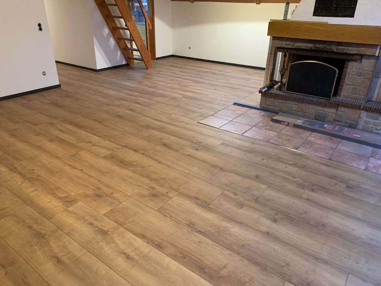 Holzboden im renovierten Wohnraum